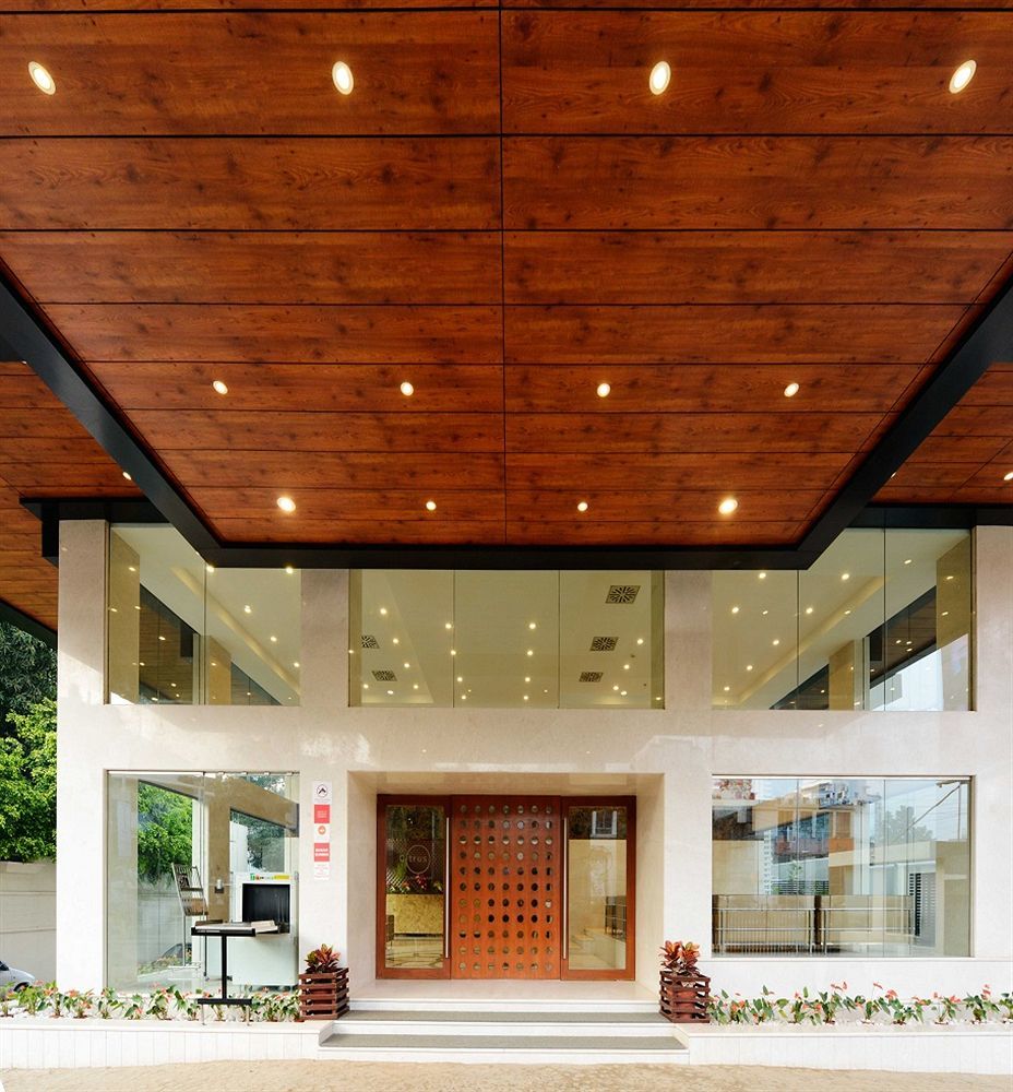 The Cunningham Hotel Bangalore Exterior photo