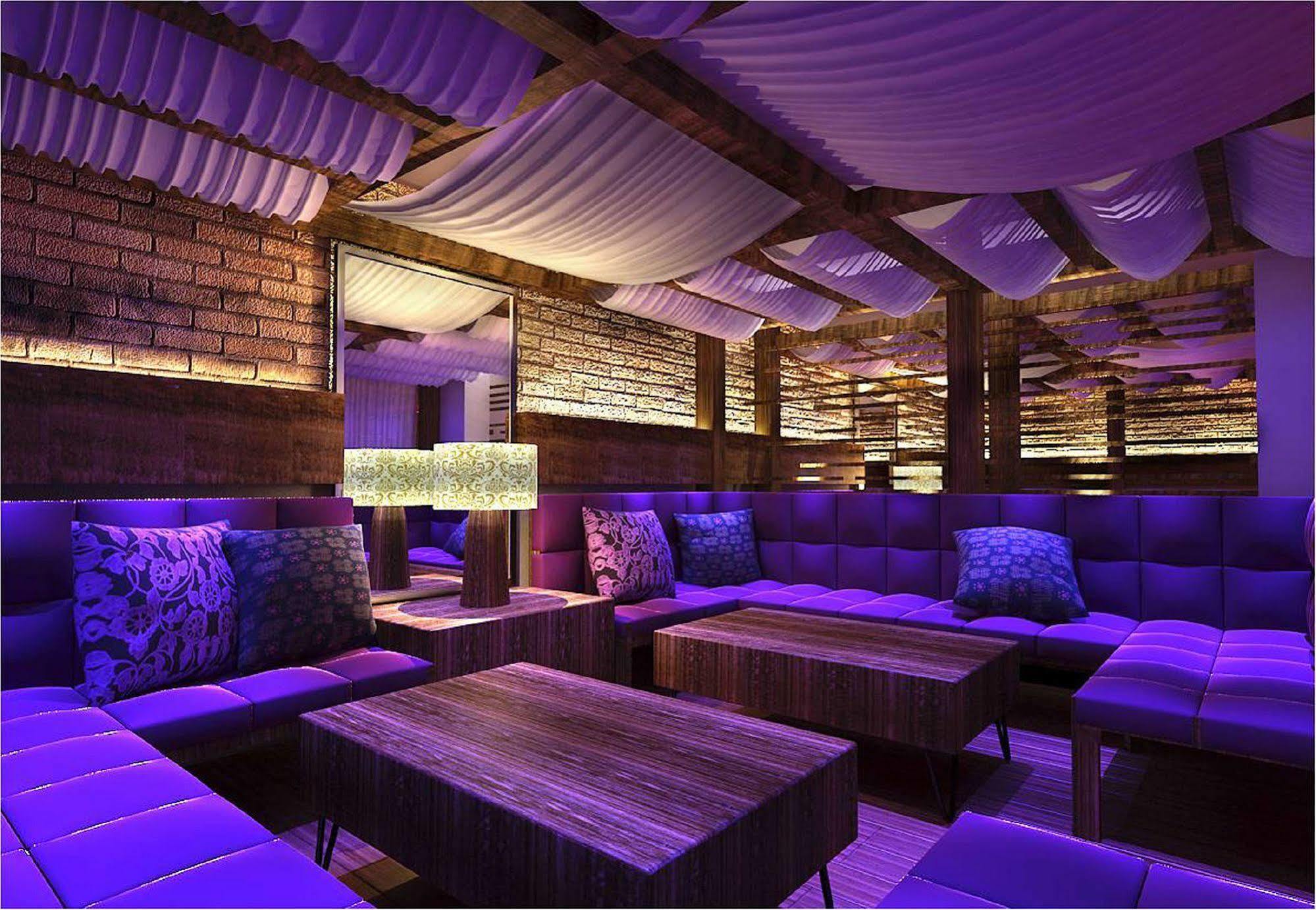 The Cunningham Hotel Bangalore Exterior photo